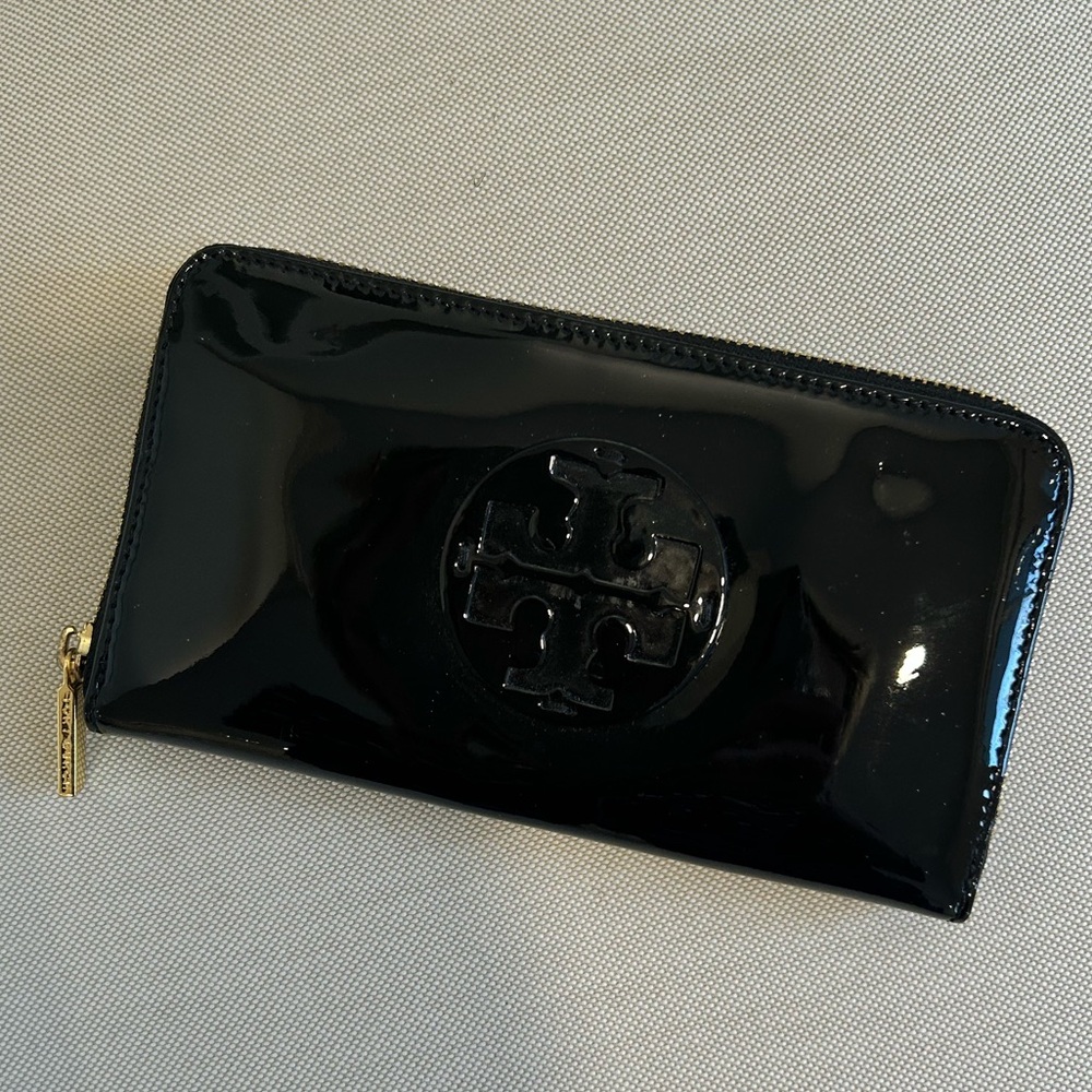 Tory Burch Black Patent Leather Wallet - Picture 8 of 9